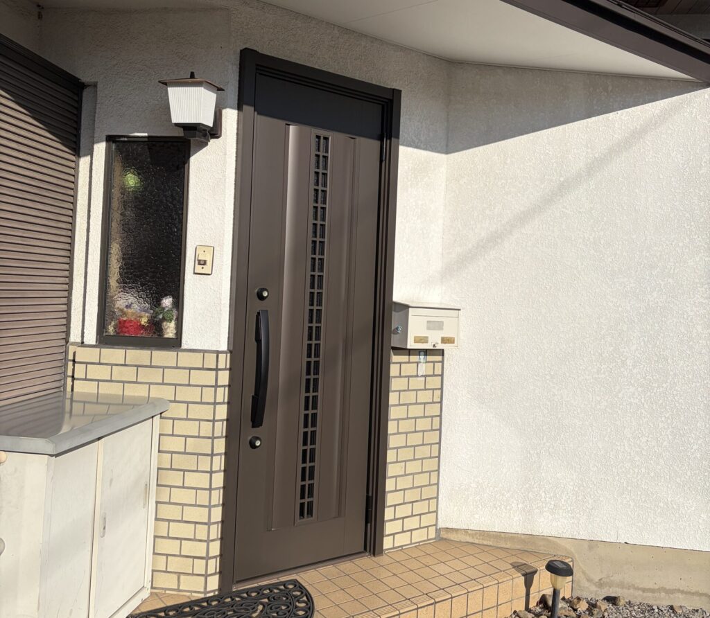 【NEW】明るく安心な玄関へ。玄関ドアリフォーム事例