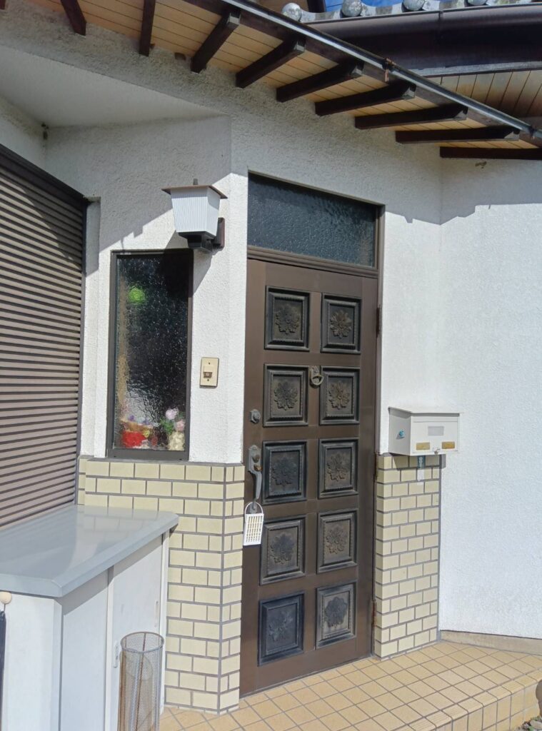 【NEW】明るく安心な玄関へ。玄関ドアリフォーム事例