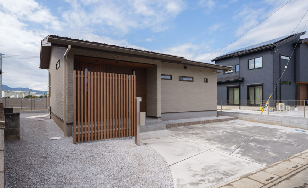 【NEW】木のぬくもりに包まれる、愛犬と心地よく暮らす平屋の住まい