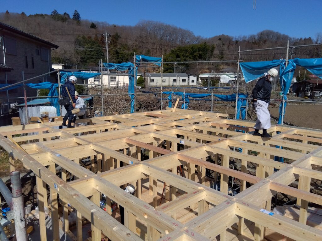 晴れ空のもと、上棟の日を迎えました🏠